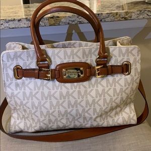 Michael Kors Hamilton Monogram Large EW Tote
